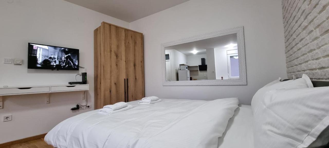 Grove II Apartment = Strict City Centre Novi Sad Exterior foto